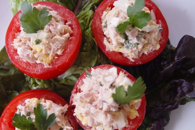 Tomates cherry rellenos de atún
