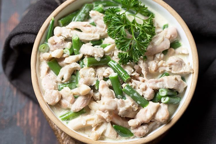 Hähnchen mit grünen Bohnen in Sahnesauce