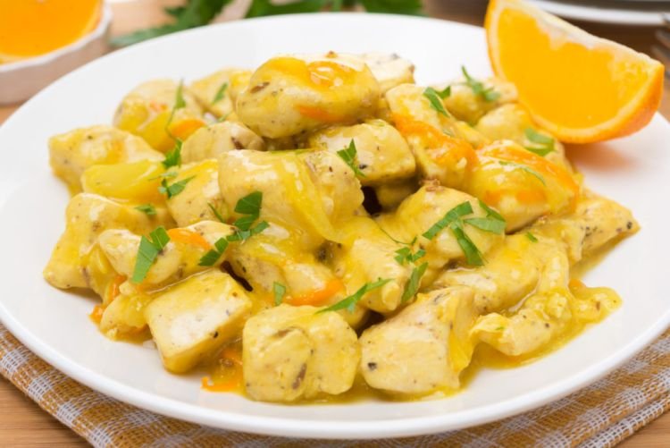 Hähnchen mit Orangen in Sahnesauce
