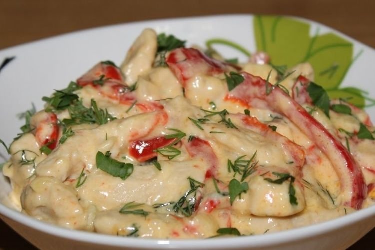 Hähnchen mit Paprika in Sahnesauce