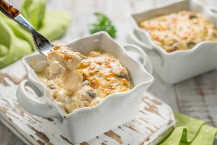 Gebackenes Hähnchen in Sahne-Käse-Sauce