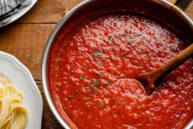 Tomatensauce zu Nudeln