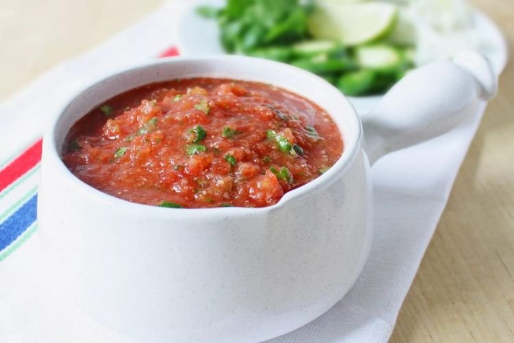Tomatensauce zu Fleisch
