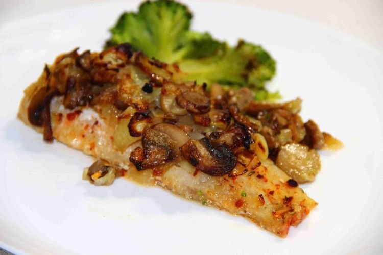 Gallineta nórdica con champiñones