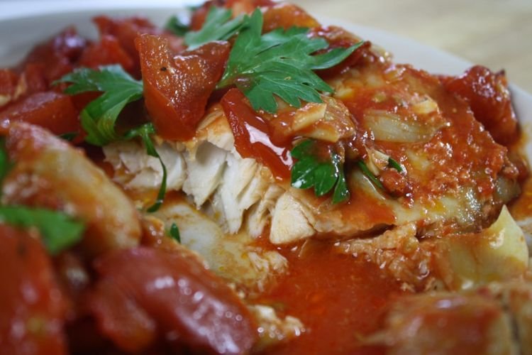 Gallineta nórdica con patatas en tomate
