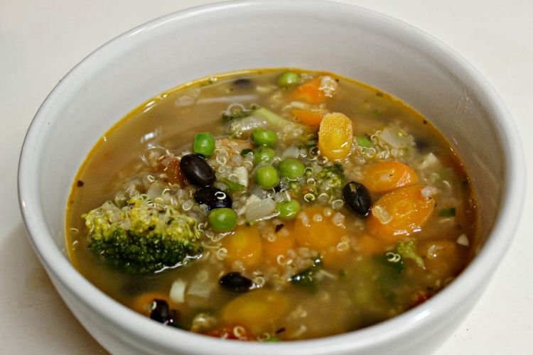 Gemüsesuppe mit Quinoa