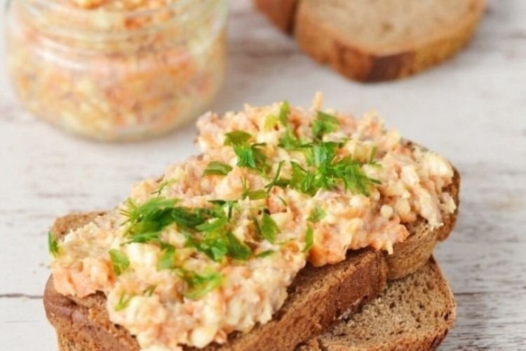 Sándwiches de atún y zanahoria coreana