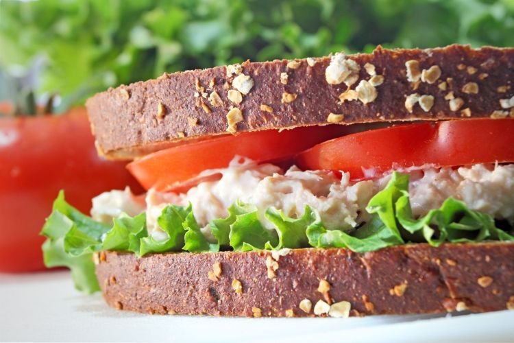 Sándwiches de atún y pimiento morrón