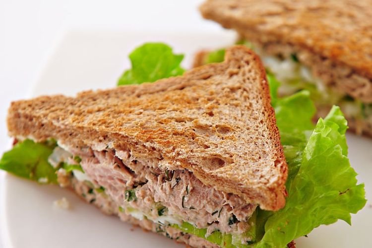 Sándwiches de atún y calabacín