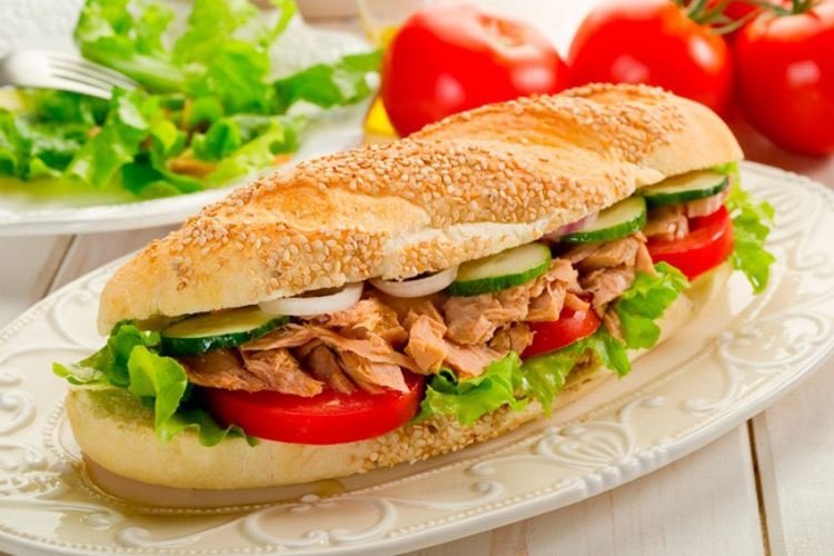 Sándwiches de atún y verduras