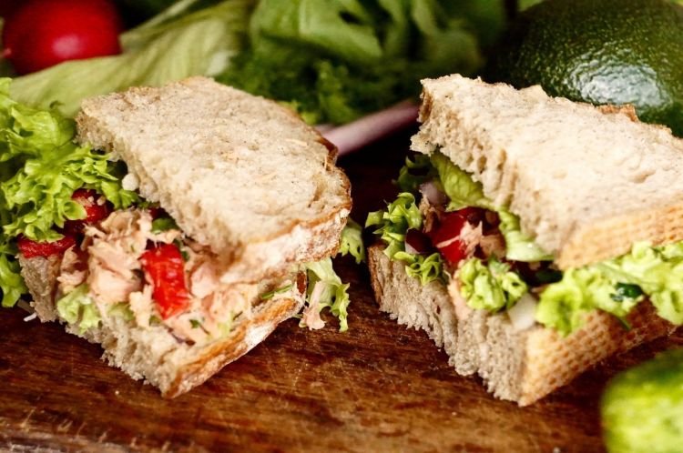 Sándwiches de atún y queso