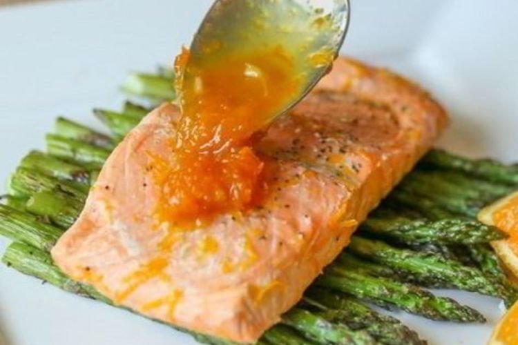 Orangensauce mit Wein zu Fisch