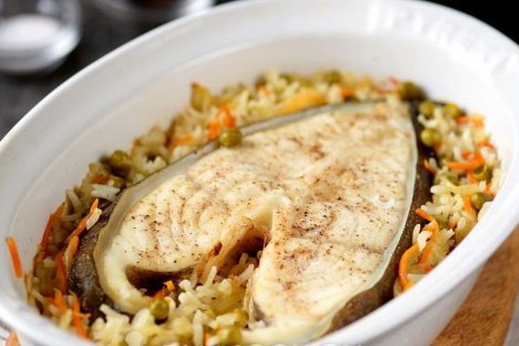 Pez lobo con arroz al horno