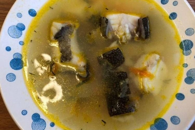 Sopa de pescado de pez lobo