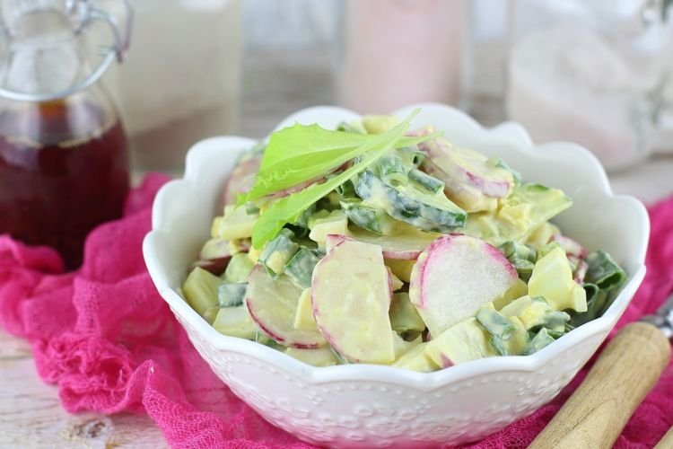 Salat mit Radieschen und Eiern
