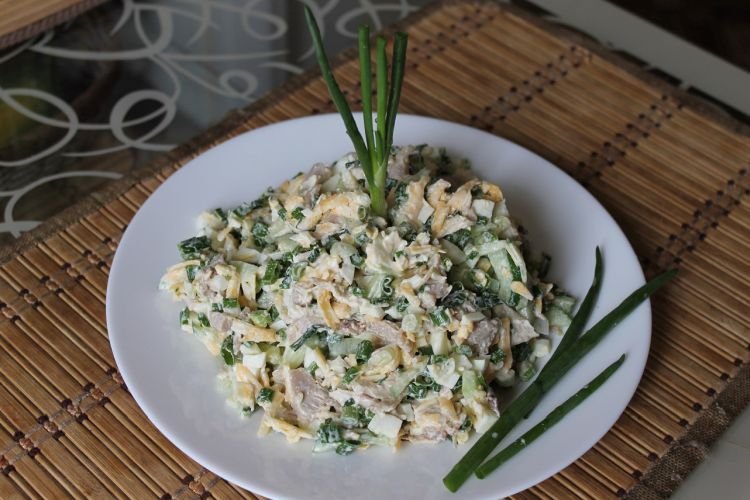 Gurkensalat mit Huhn