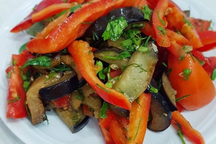 Sommersalat mit Auberginen