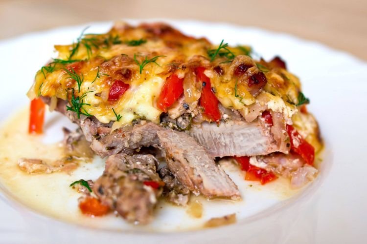 Cerdo a la francesa con tomates secos y aceitunas