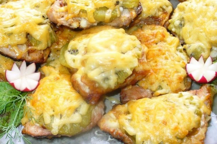 Cerdo a la francesa con kiwi y patatas