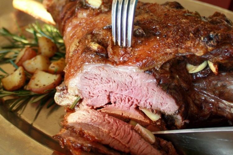 Lammfleisch mit Ingwer und Knoblauch aus dem Ofen