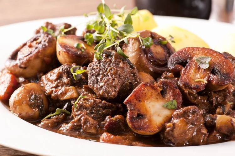 Lammfleisch mit Champignons aus dem Ofen