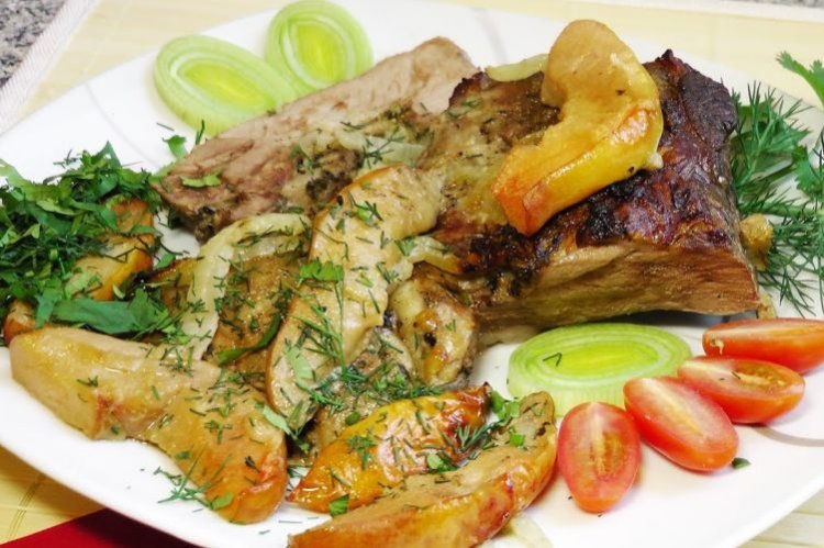 Lammfleisch mit Quitten und Pflaumen aus dem Ofen