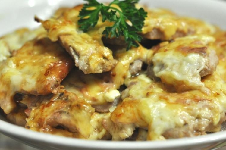 Lammfleisch mit Mayonnaise aus dem Ofen