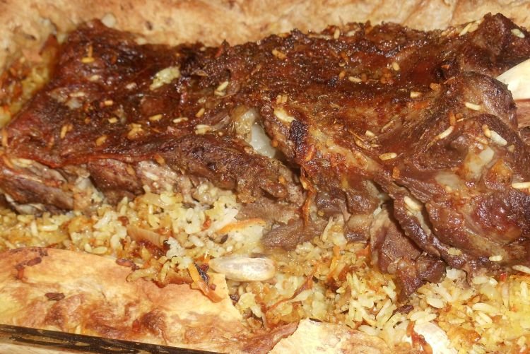 Lammkeule, gebacken mit Reis