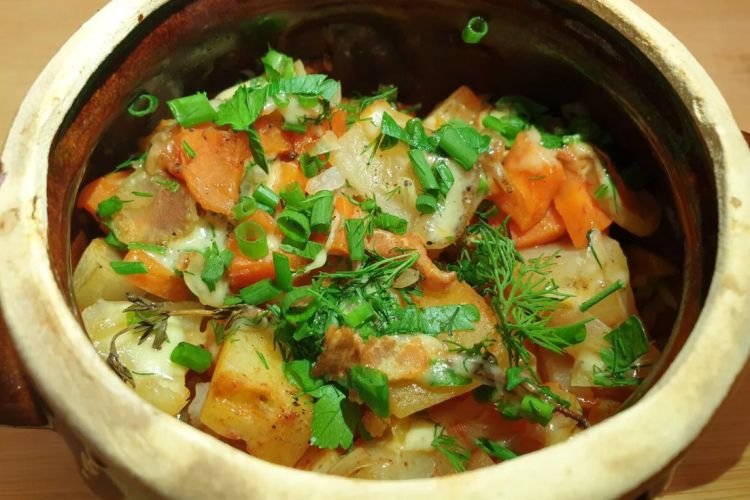 Pot Roast with Bacon in Pots