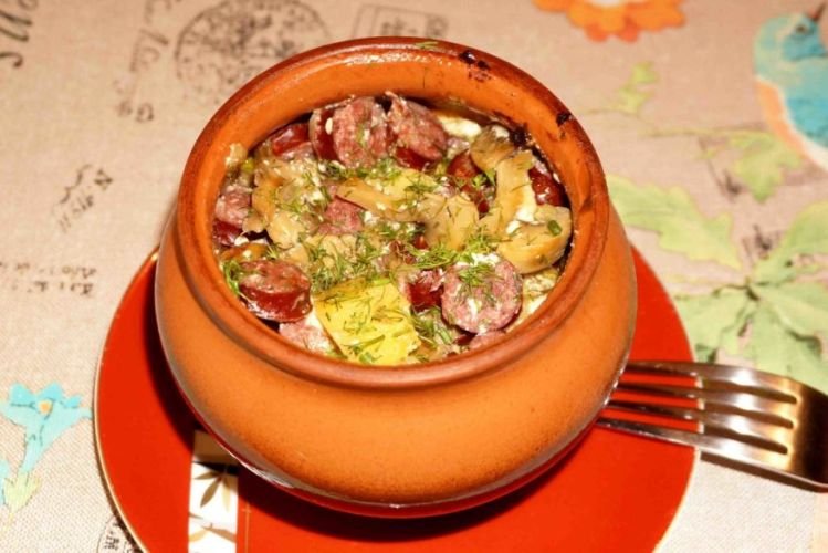 Pot Roast with Hunter's Sausages and Sun-Dried Tomatoes
