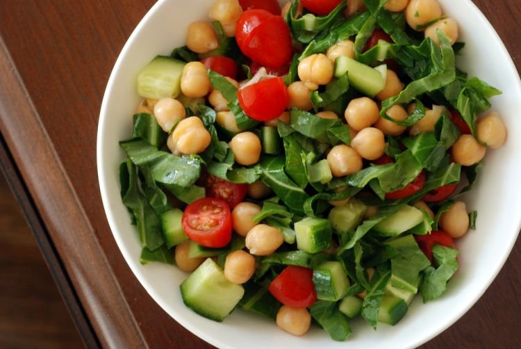 Vegetable and Chickpea Salad with Honey Dressing