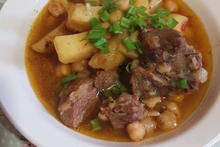Bozbash with Chickpeas