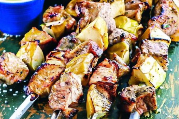 Schaschlik mit Äpfeln