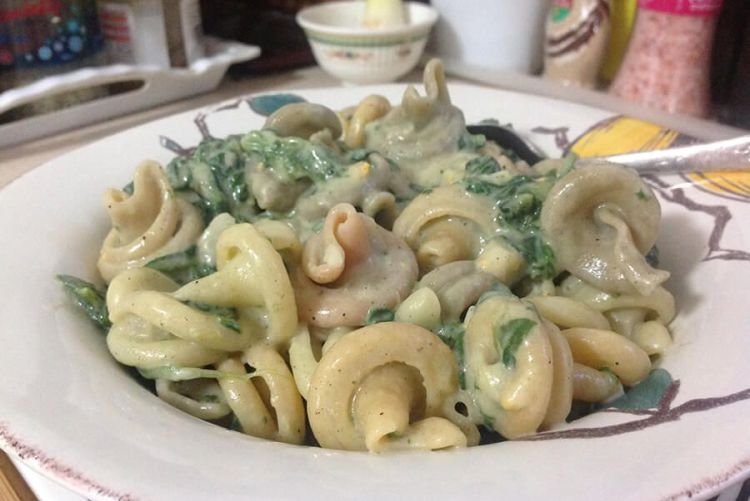 Pasta con espinacas y queso feta