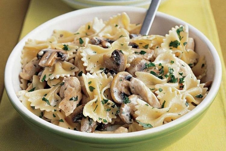 Pasta con champiñones y nata
