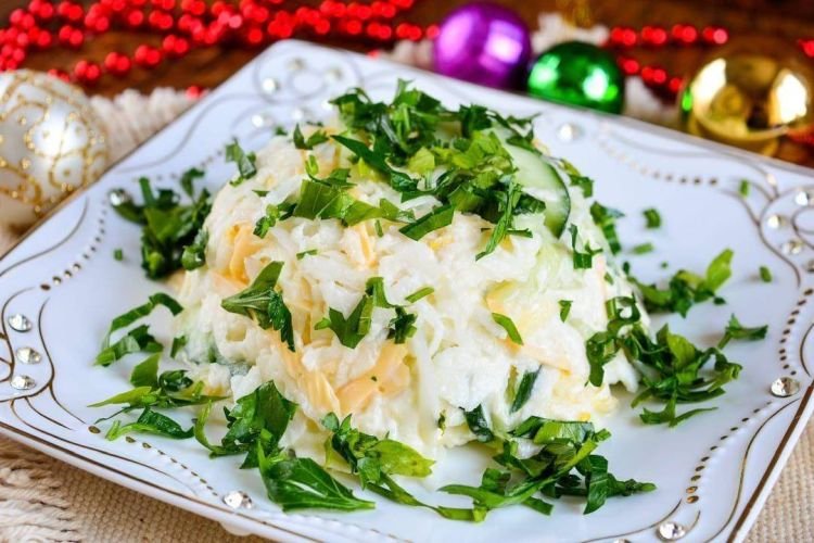 Salat mit Gurken, Eiern und Daikon