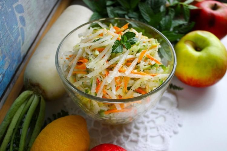 Diät-Salat aus Daikon
