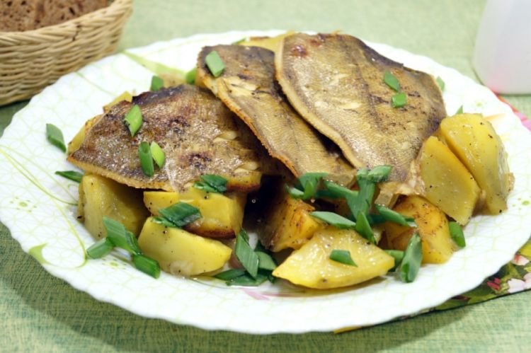 Scholle mit Kartoffeln im Ofen