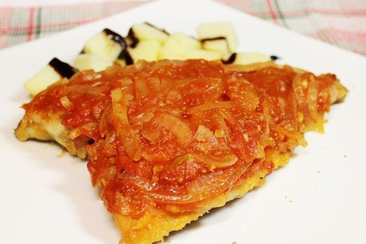 Scholle in Tomatensauce