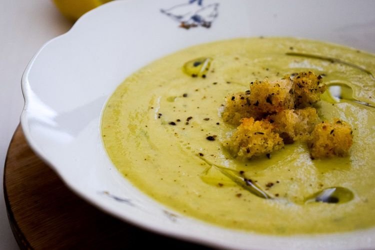 Cremige Zucchini-Cremesuppe