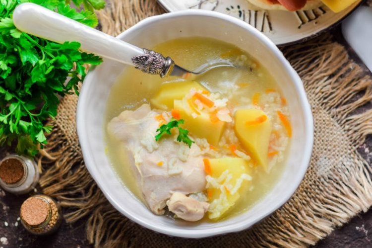 Reissuppe mit Hähnchen