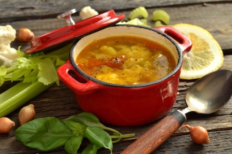 Diät-Gemüsesuppe