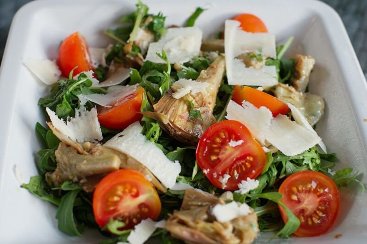 Provenzalischer Salat mit Artischocken