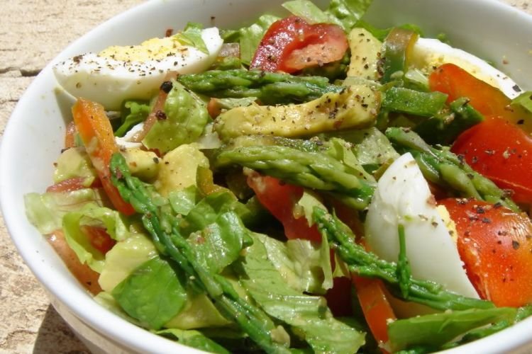 Salat mit Spargel und Dorblu-Käse
