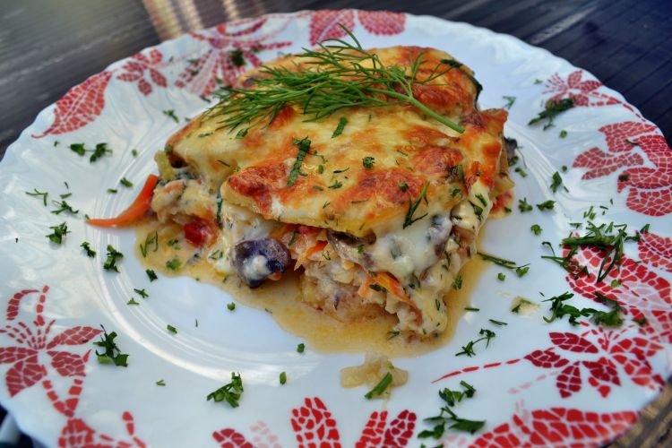 Pangasius mit Gemüse unter Käse