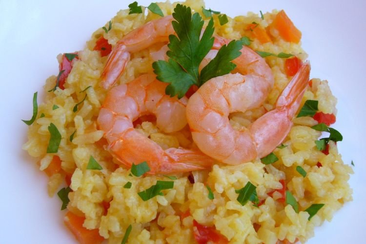 Arroz con camarones y verduras