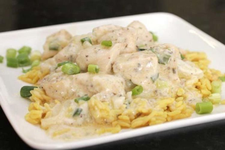 Gebratene Hähnchenbrust in Sauerrahm mit Mayonnaise