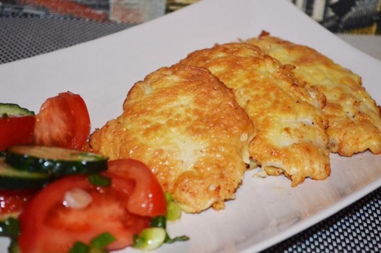 Gebratenes Hähnchen in Käseteig