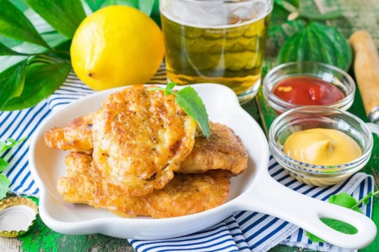 Gebratenes Hähnchen in Bierteig