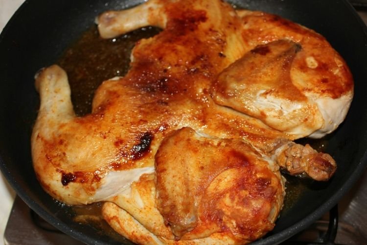 Ganzes gebratenes Hähnchen